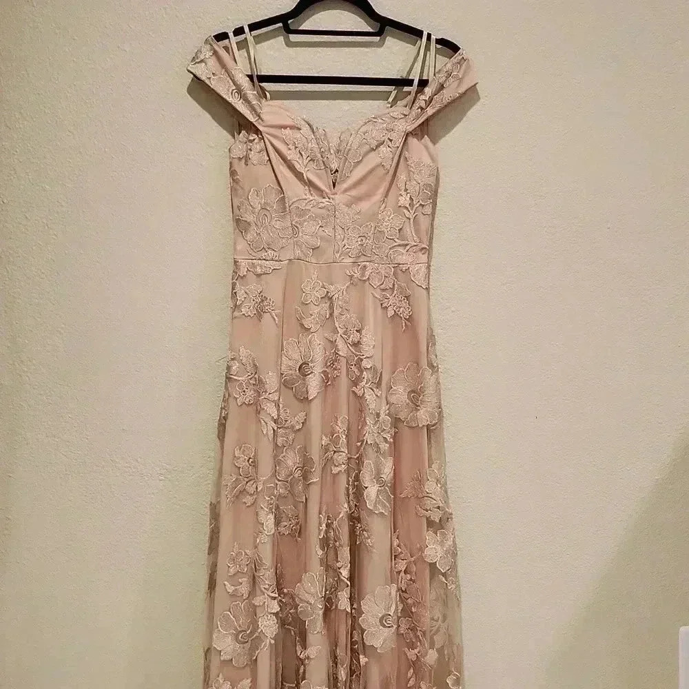 City Triangles Bridesmaid Lace Maxi Dress Blush Pink Size 7